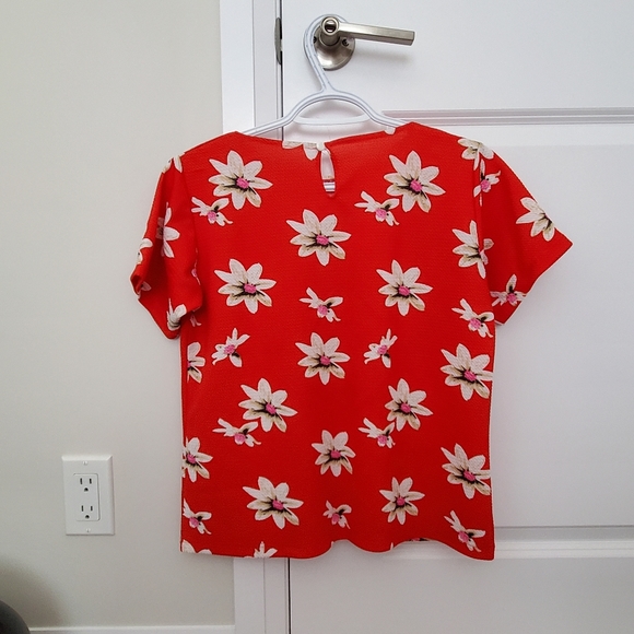 Women's Floral Top - Picture 4 of 7